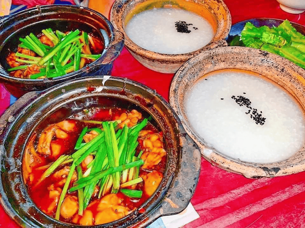 Frog porridge is a specialty dish of this market (Source: Ch&aacute;o Ếch T&acirc;n Đinh)